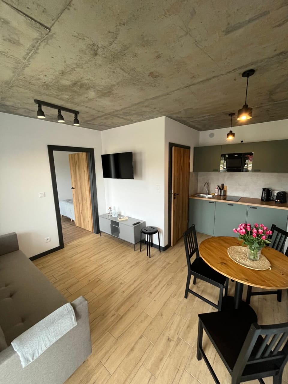 Kitchen or kitchenette, Living room, Seating area, Dining area