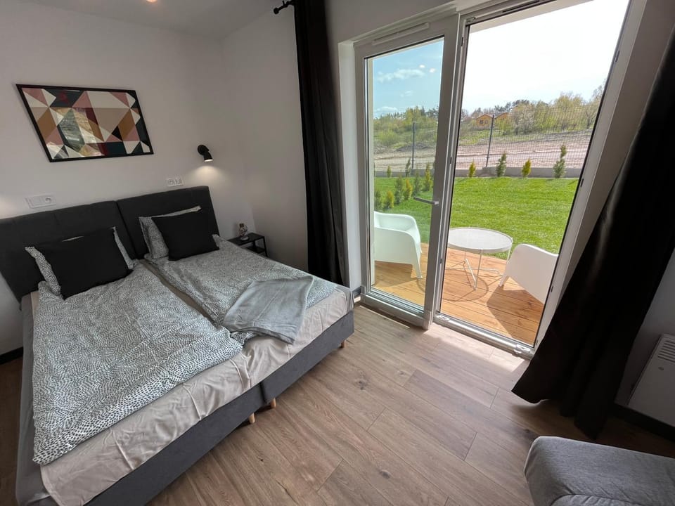 Bed, Photo of the whole room, Seating area, Bedroom, Garden view