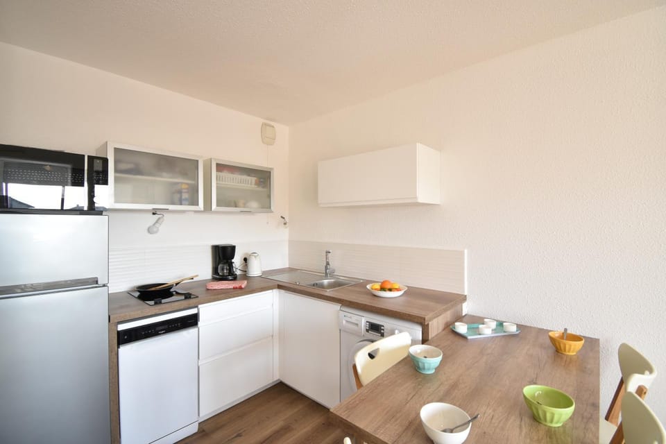 Dining area, kitchen