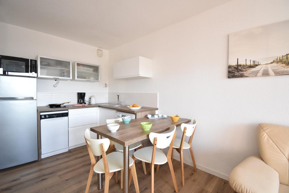 Dining area, kitchen
