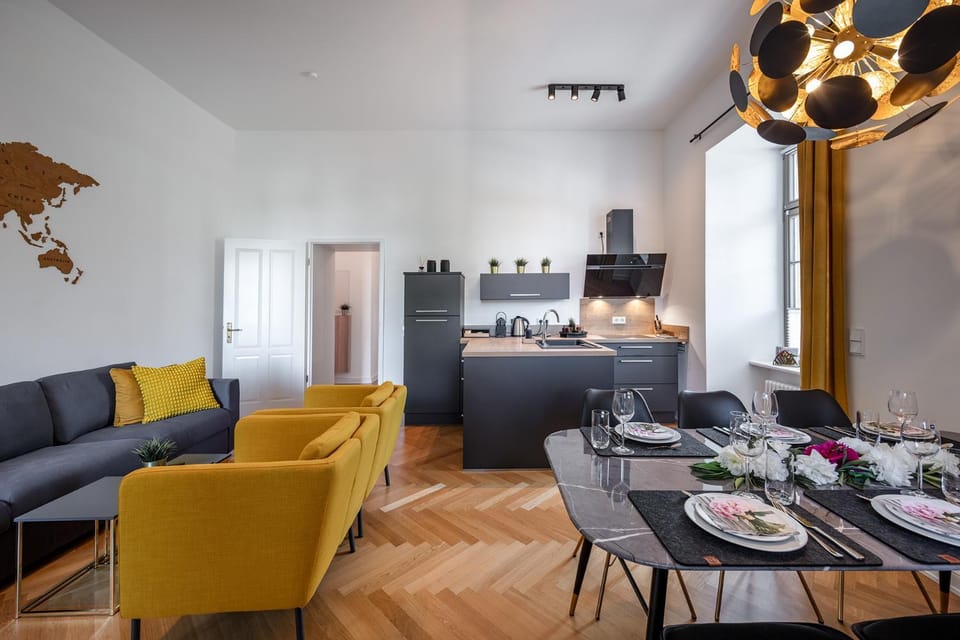Dining area, Food