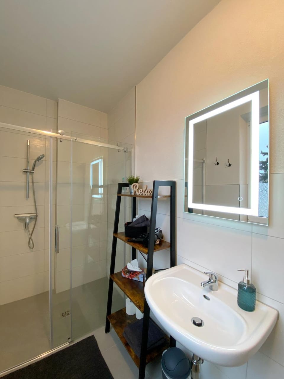 Shower, Bathroom, towels