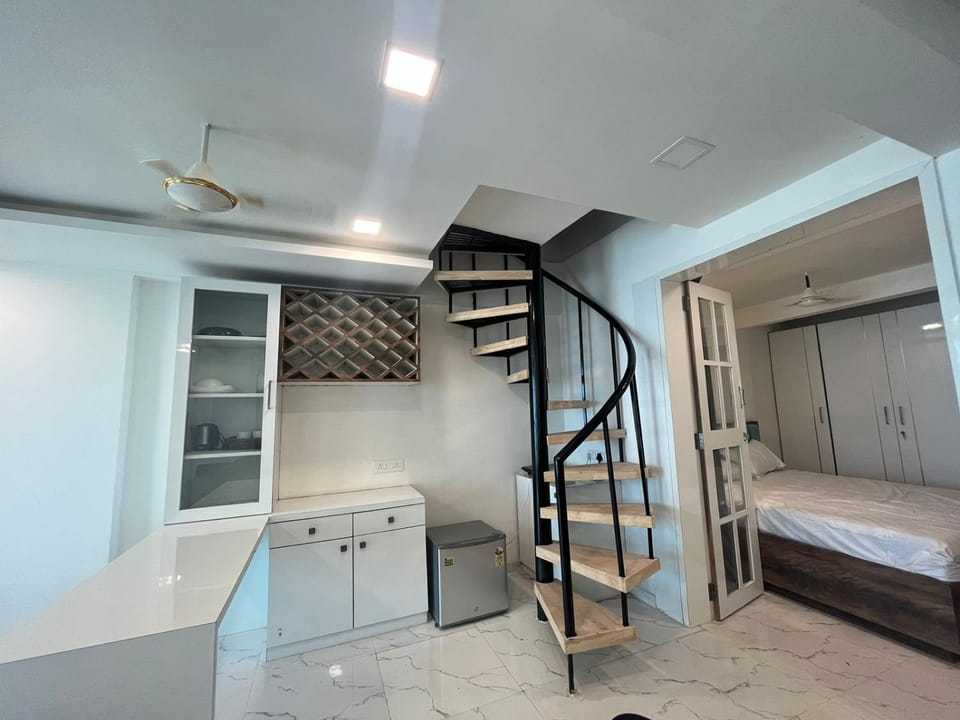 Property building, Bed, Kitchen or kitchenette, Photo of the whole room, Bedroom