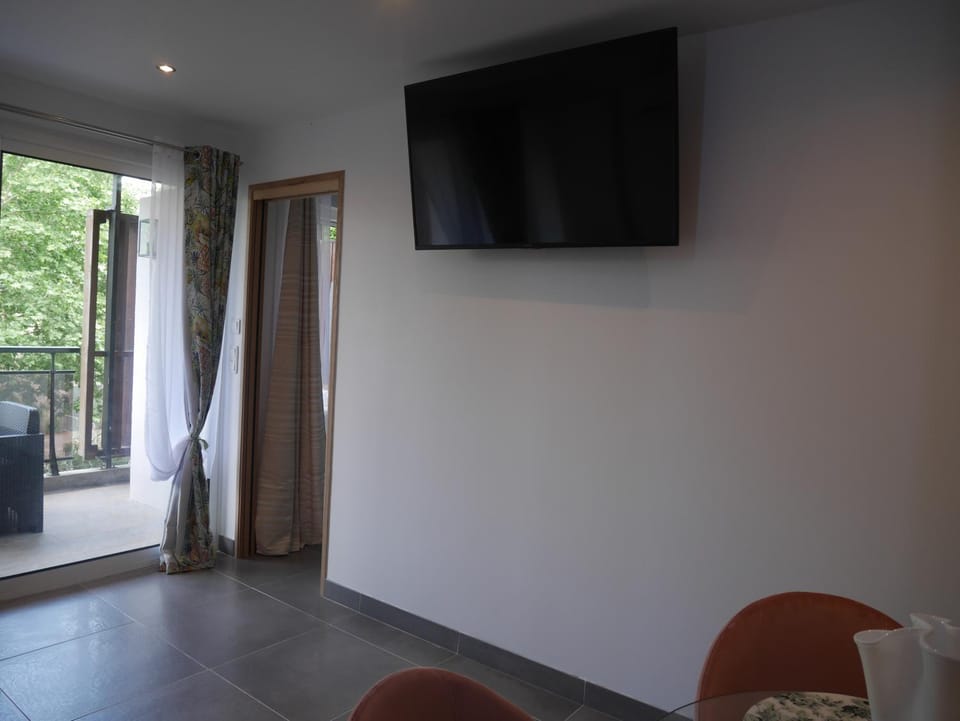 Communal lounge/ TV room, TV and multimedia
