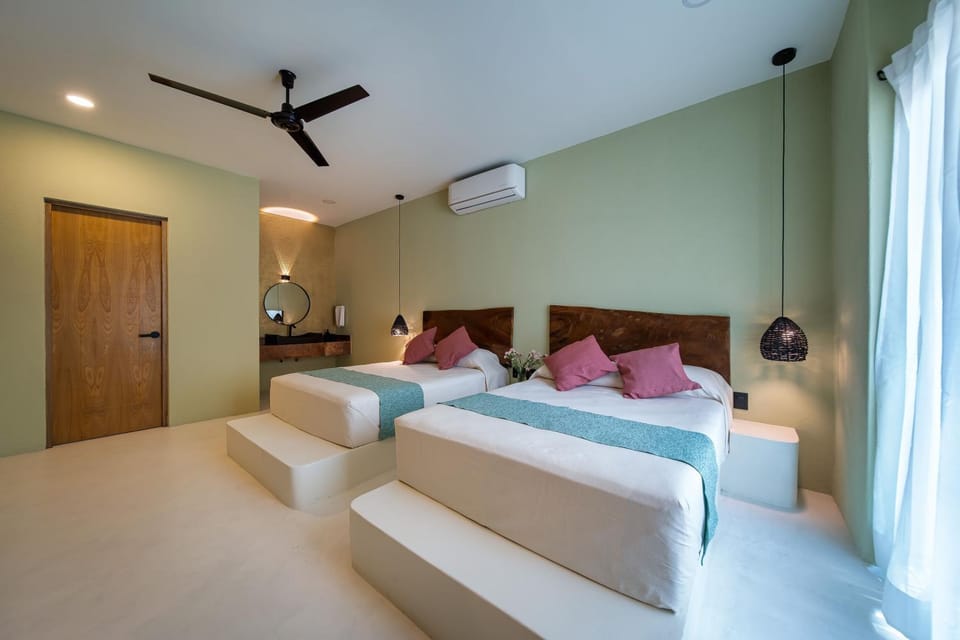 Bed, Photo of the whole room, Bedroom, fireplace, air conditioner