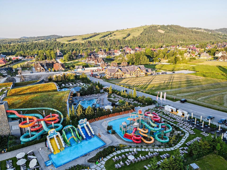 Bird's eye view, Mountain view, Pool view