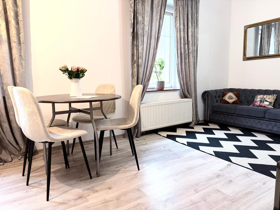 Living room, Seating area, Dining area