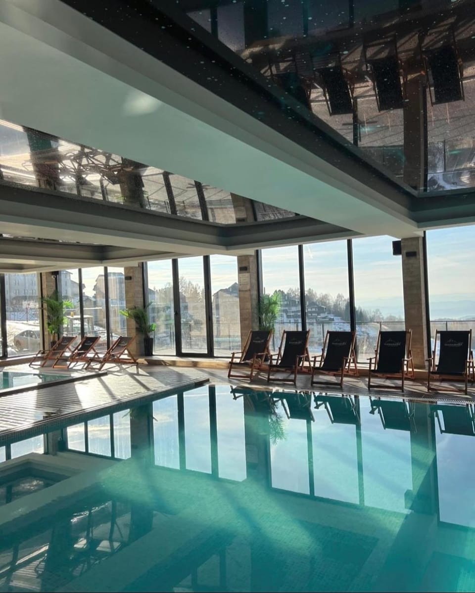 Pool view, Swimming pool, sunbed