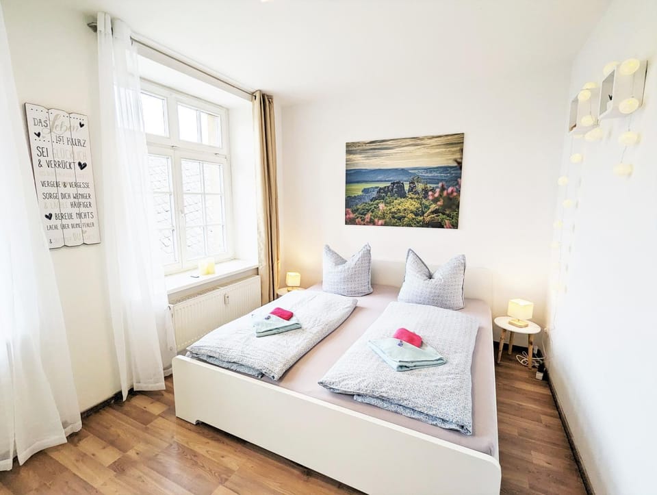 Bed, Photo of the whole room