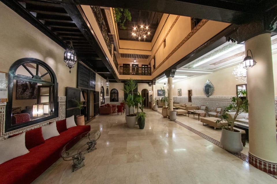 Property building, Living room, Lobby or reception, Seating area