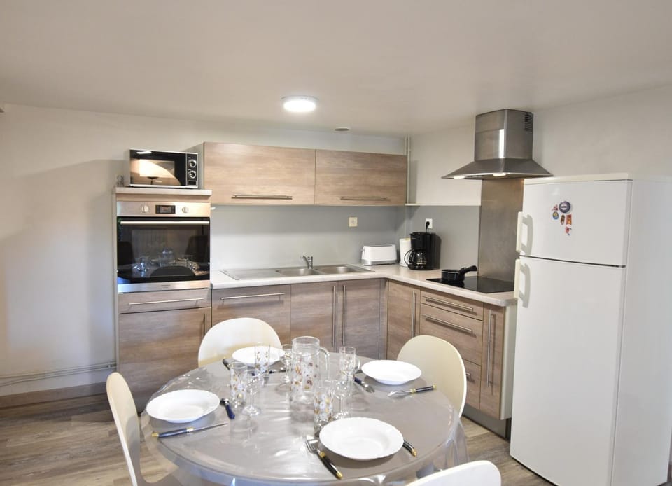 Dining area, kitchen