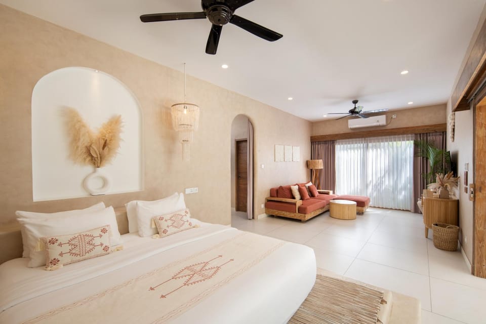 Bed, Living room, Photo of the whole room, Bedroom