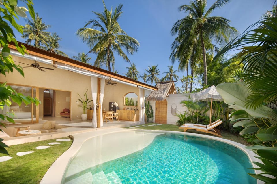 Property building, Patio, Garden, Garden view, Pool view, Swimming pool, sunbed