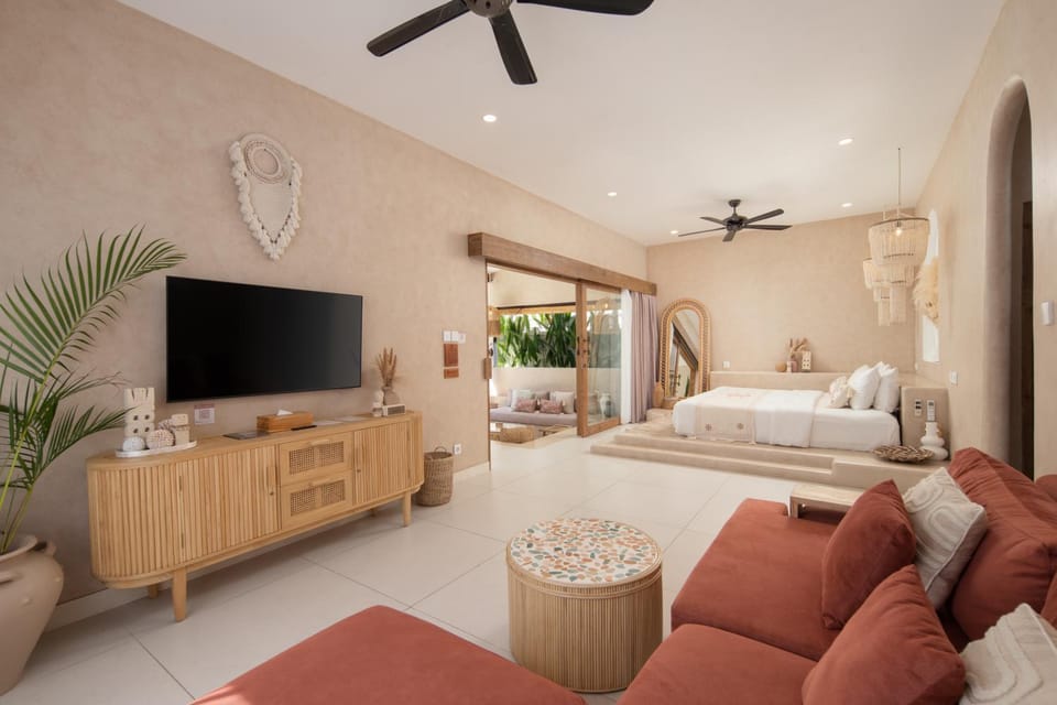 Bed, TV and multimedia, Living room, Photo of the whole room, Bedroom