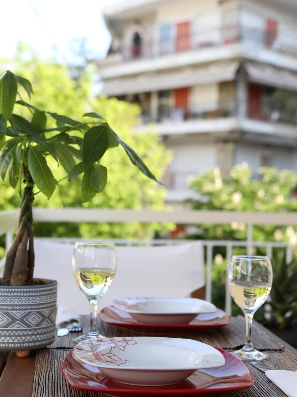 Property building, Day, View (from property/room), Balcony/Terrace, Food, Drinks, Alcoholic drinks
