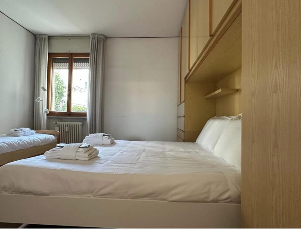 Bed, Bedroom, towels, wardrobe