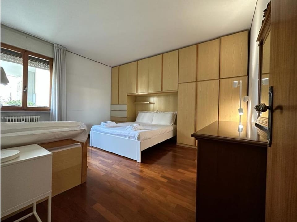 Bed, Photo of the whole room, Bedroom, hair dresser, wardrobe