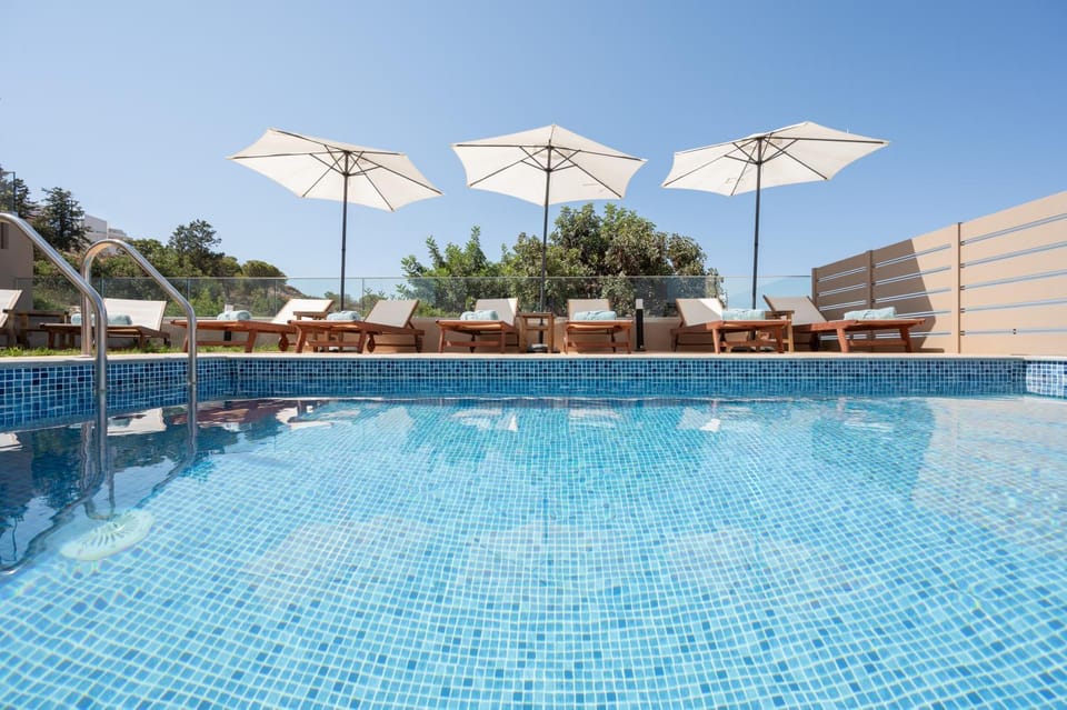 Day, Swimming pool, sunbed