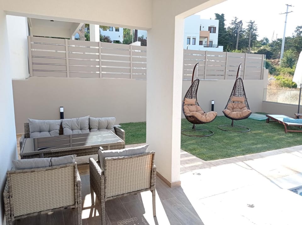 Patio, Day, Garden, Balcony/Terrace