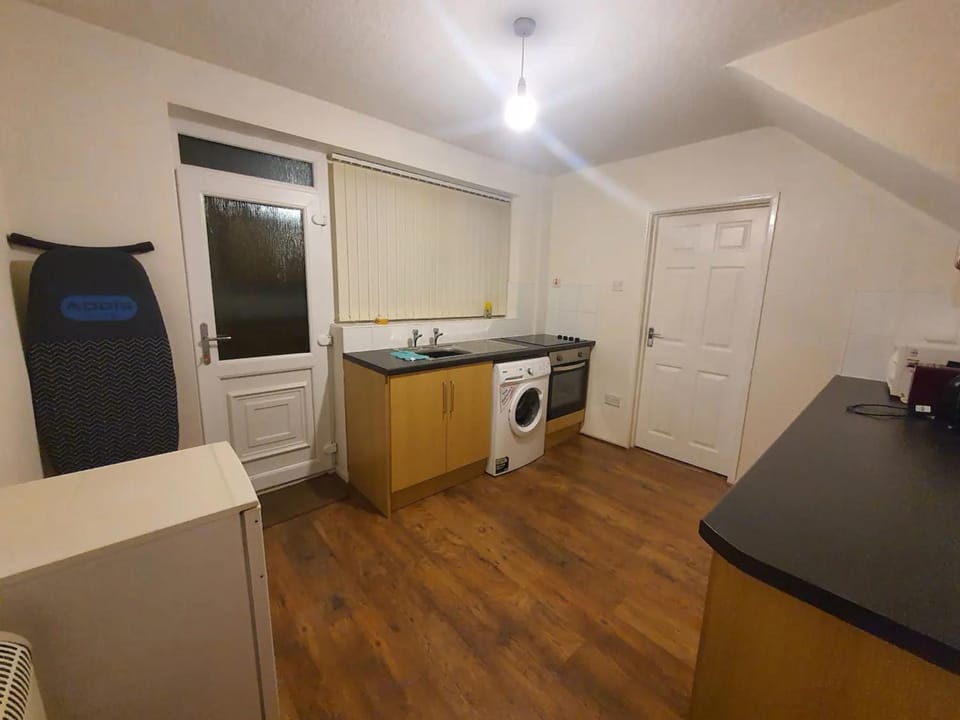 Kitchen or kitchenette, pet friendly, stove, washing machine, dryer