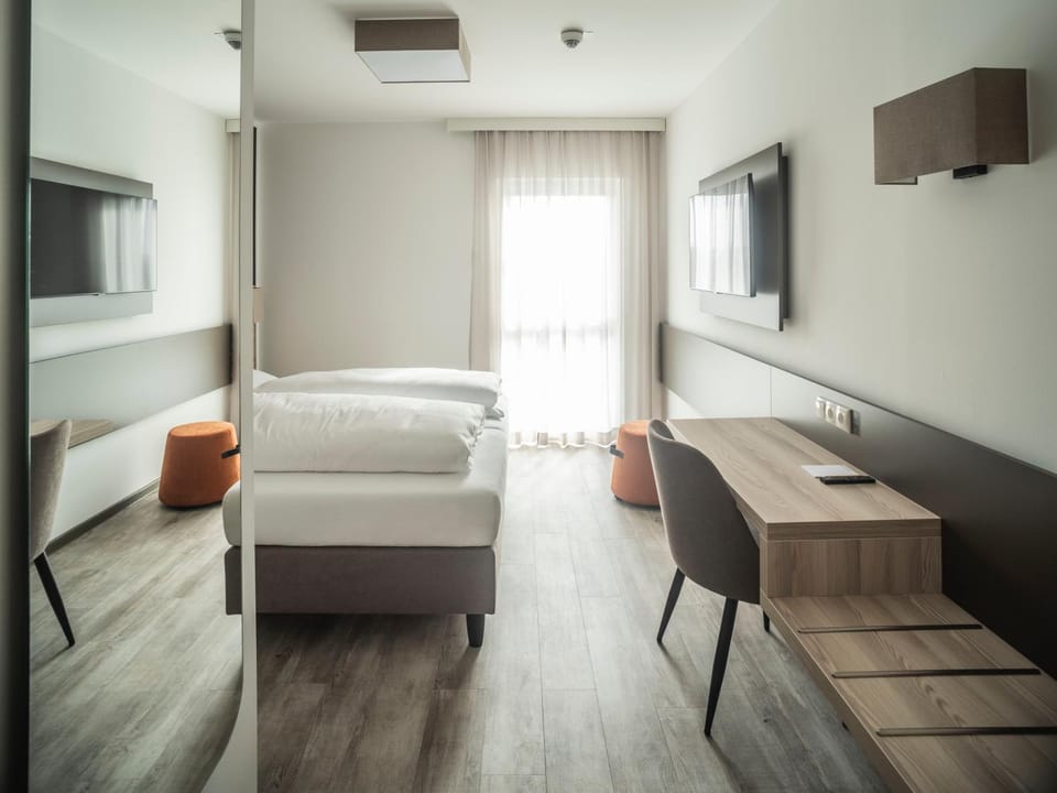 Bed, TV and multimedia, Photo of the whole room, Seating area
