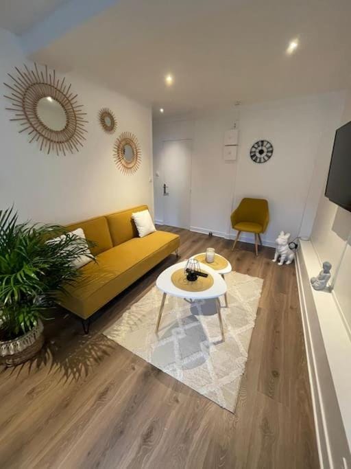 Le Sunny-hyper centre -proche gare - Paisible -WIFI HD -NETFLIX-Idéal couple business et famille Apartment in Pays de la Loire