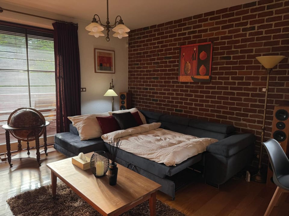 Bed, Living room