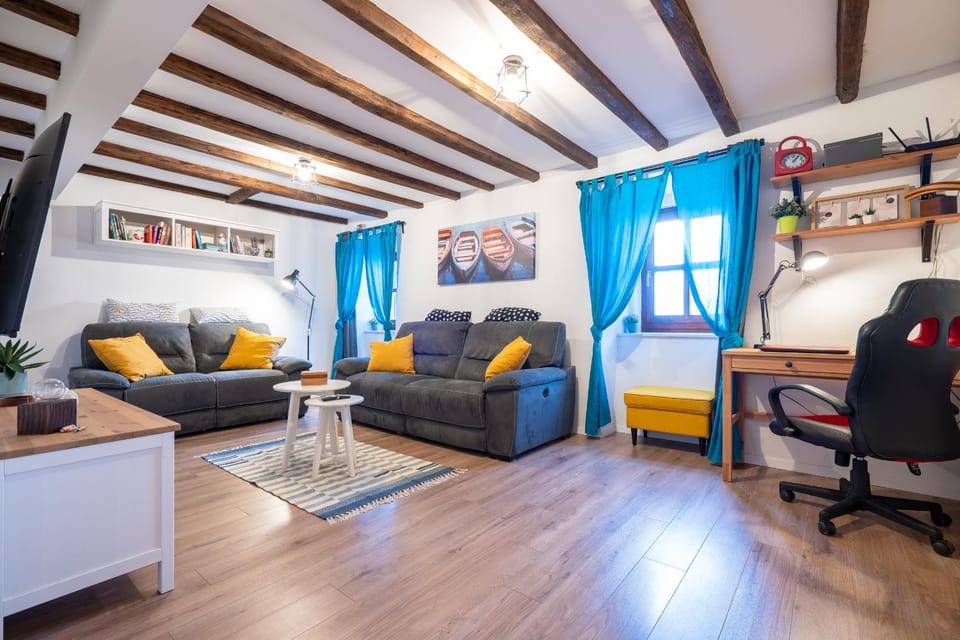 TV and multimedia, Living room, Seating area