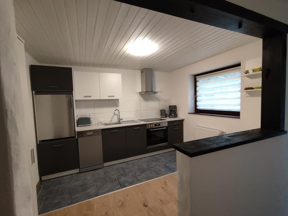 Kitchen or kitchenette, pet friendly, stove