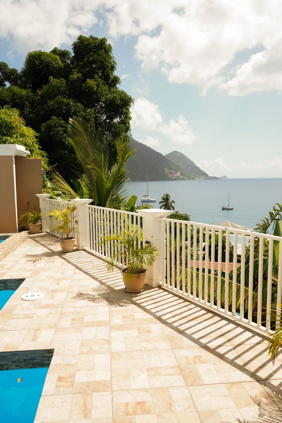 VIP Residence - Ocean & Pool view Lovely 2-Bedroom Apartment Apartment in Dominica