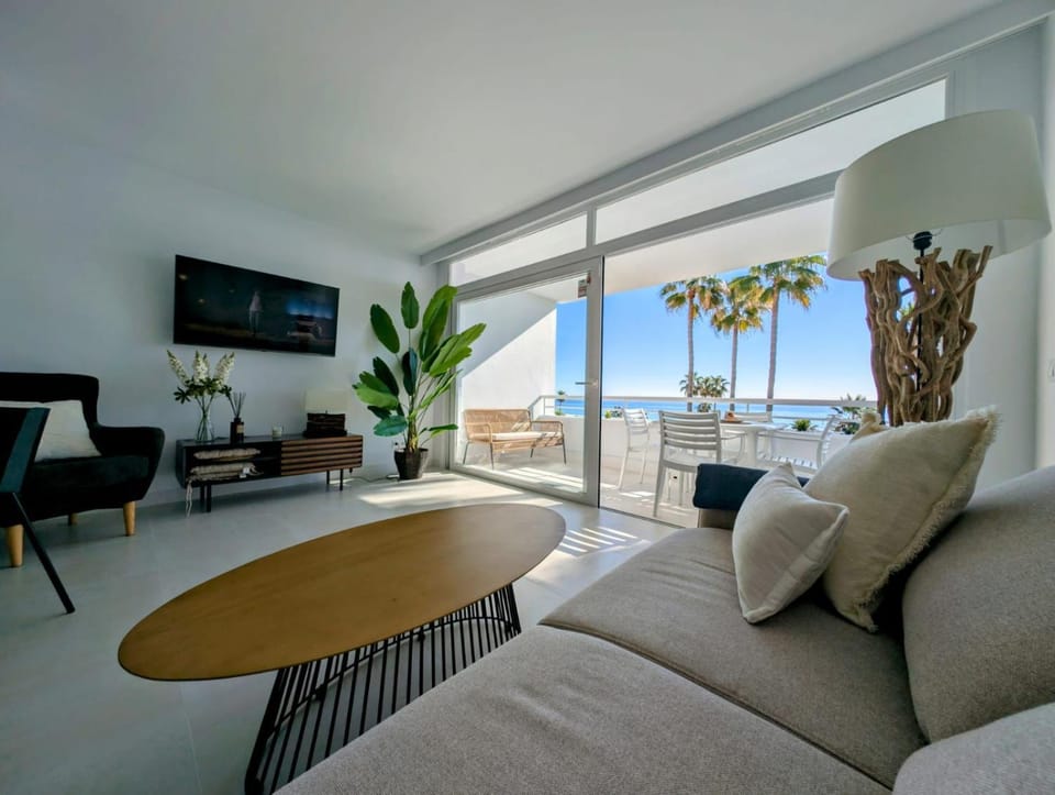 Miraflores beach sunrise view 1 bedroom apartment. Apartment in Costa del Sol