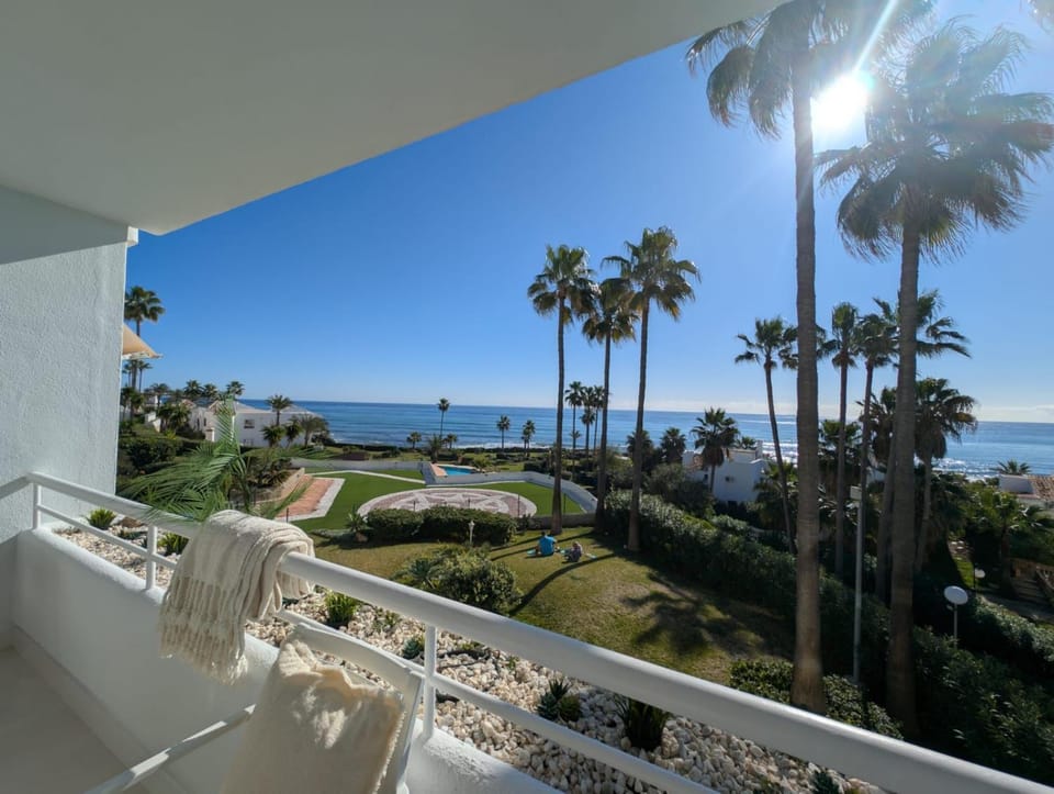 Miraflores beach sunrise view 1 bedroom apartment. Apartment in Costa del Sol