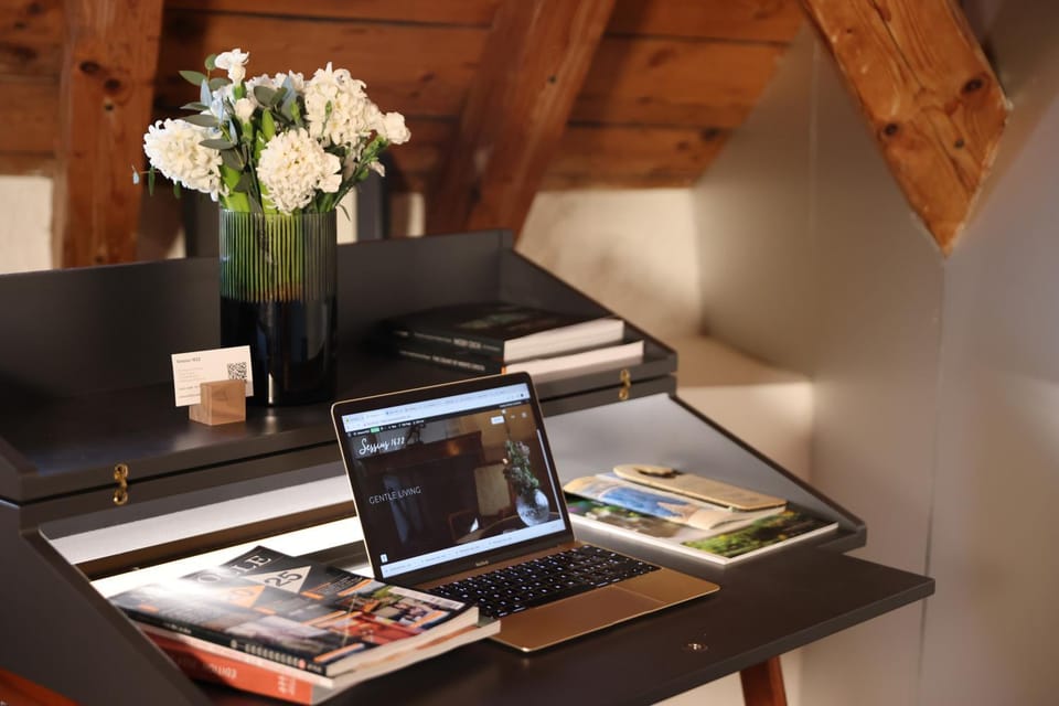 Seating area, Bedroom