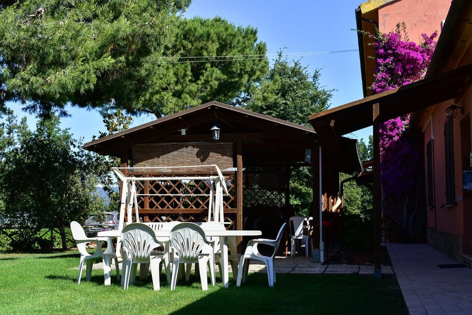 Garden, Dining area