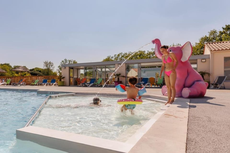 Camping maeva Escapades Le Bois Joli Campground/ 
RV Resort in Pays de la Loire