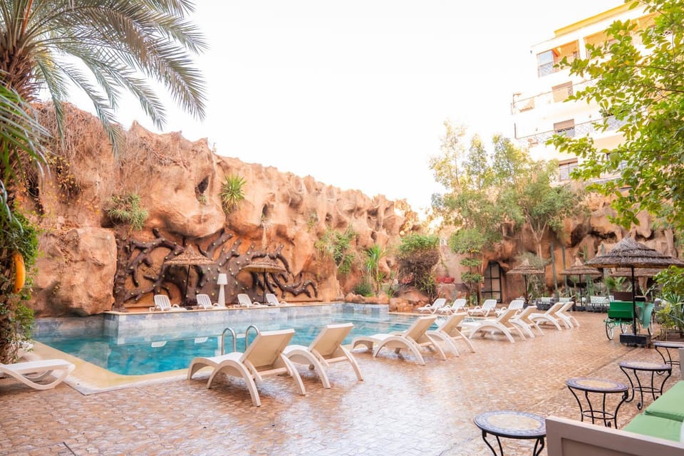 Day, Swimming pool, Swimming pool, sunbed
