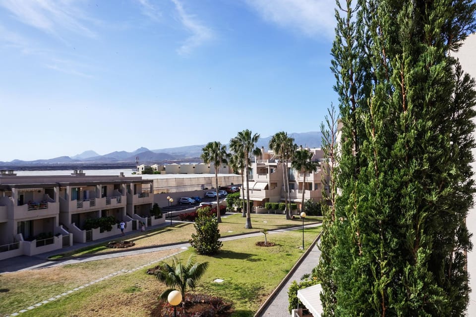 Property building, Day, Garden, Mountain view