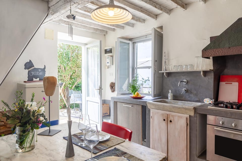 Property building, Kitchen or kitchenette, Living room
