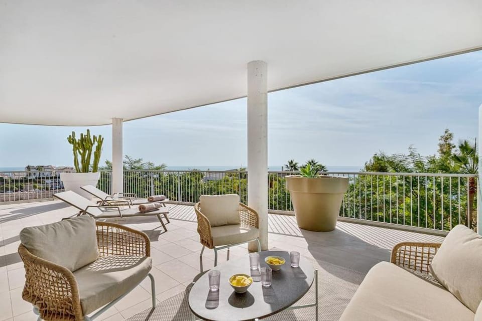 Stylish apartment with oceanview Apartment in Fuengirola