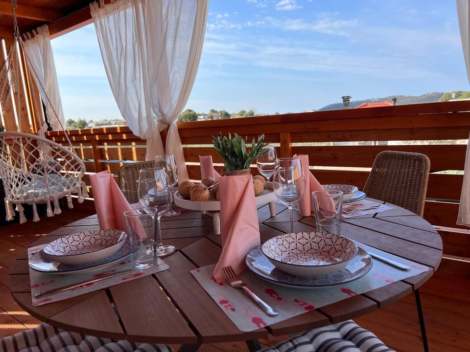 Balcony/Terrace, Dining area