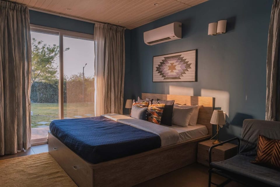 Bed, Photo of the whole room, Bedroom, air conditioner