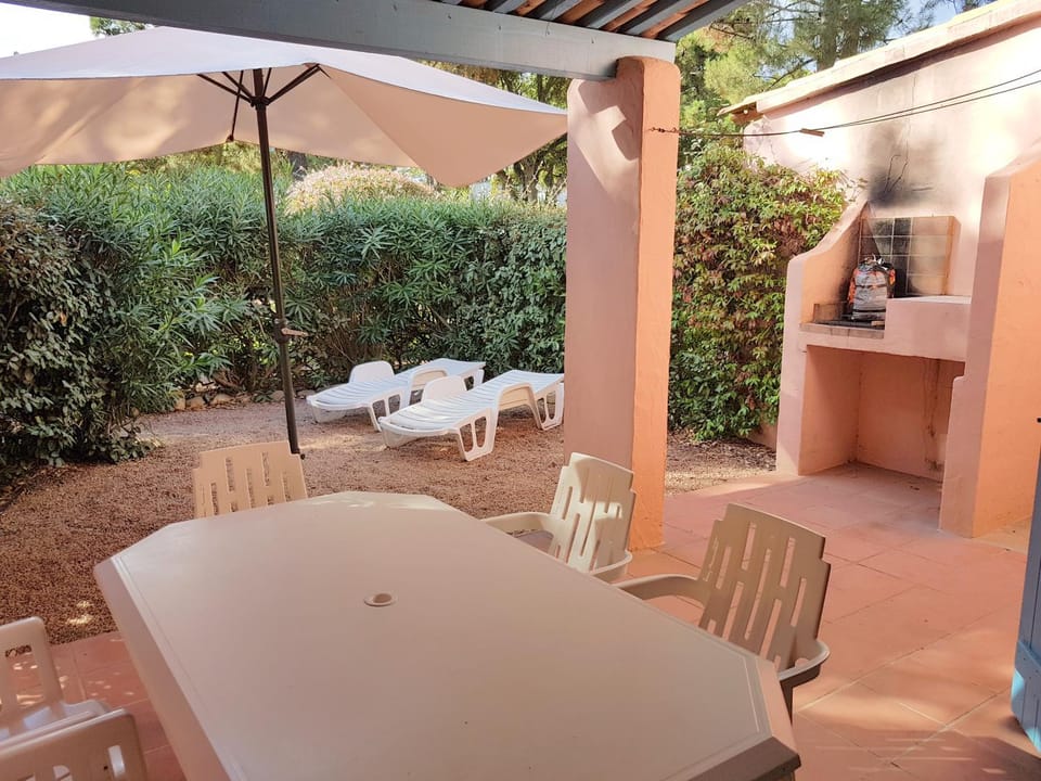 Patio, Garden, Dining area