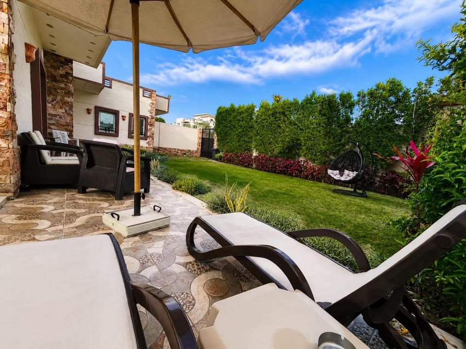 Property building, Patio, Garden, View (from property/room), Garden view, sunbed