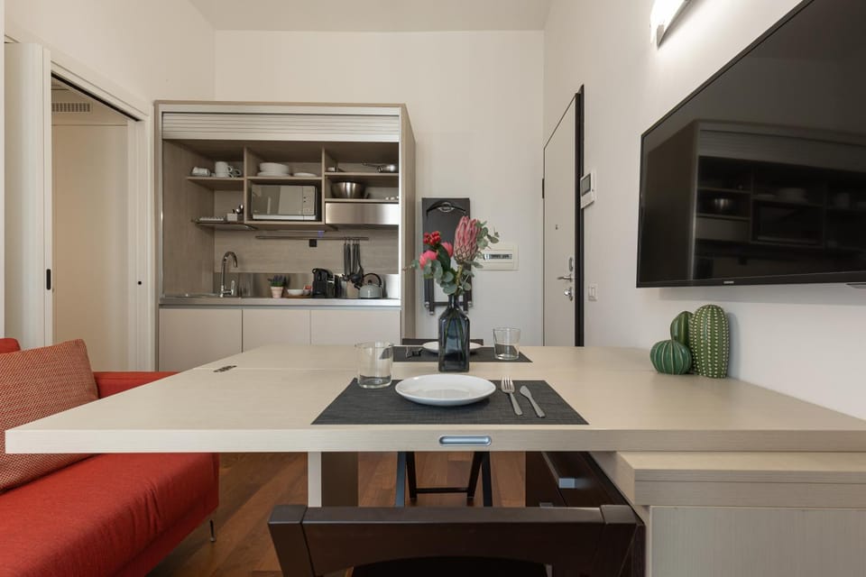 TV and multimedia, Coffee/tea facilities, Kitchen or kitchenette, Living room, Seating area, Dining area, minibar