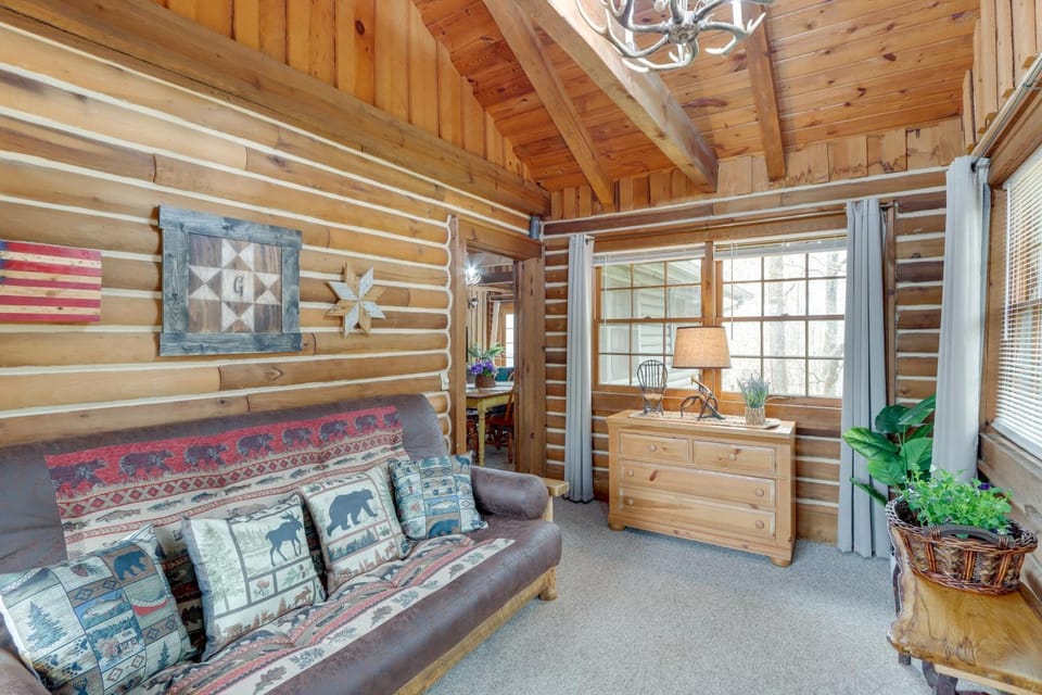 Murphy Cabin w/ Views < 1 Mi to Hiwassee Lake! Cabin in Tennessee