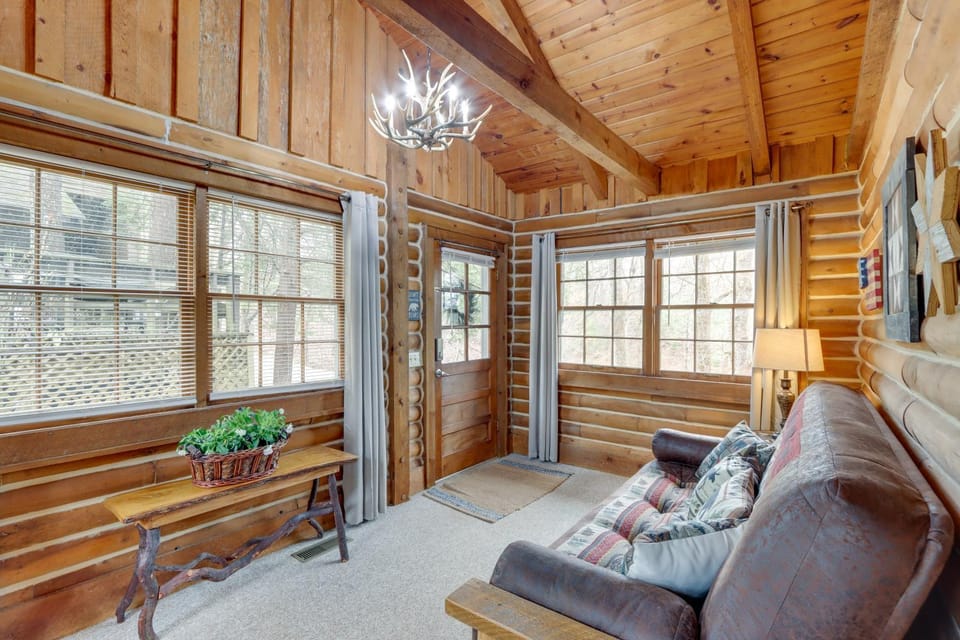 Murphy Cabin w/ Views < 1 Mi to Hiwassee Lake! Cabin in Tennessee