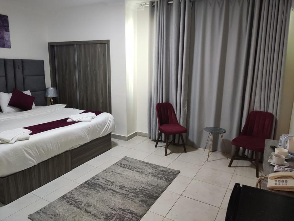 Photo of the whole room, Bedroom