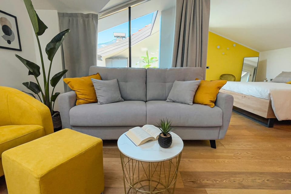 Bed, Living room