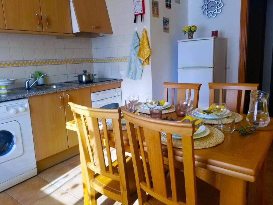 Kitchen or kitchenette, Dining area, pet friendly, stove, washing machine