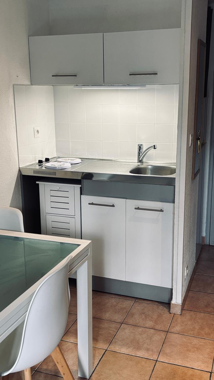 Kitchen or kitchenette, stove